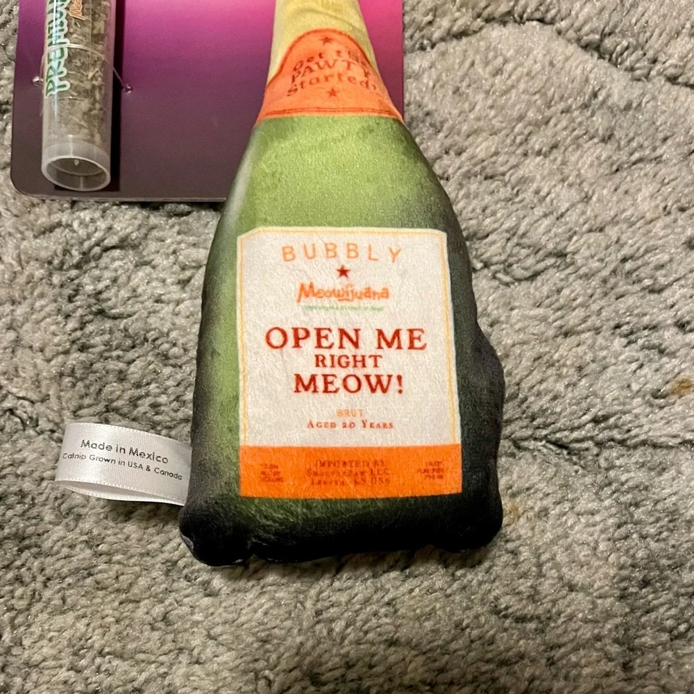 NWT Refillable Catnip Toy
